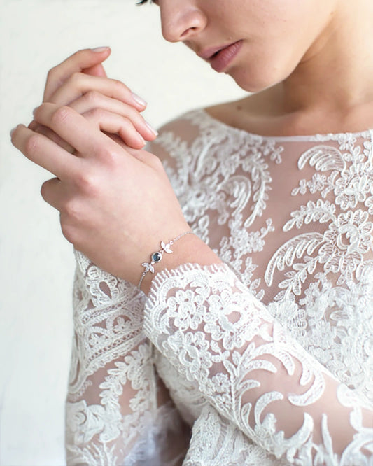 Bracelet de mariée Catnys – pierre bleu sur chaîne fine pour mariage raffiné