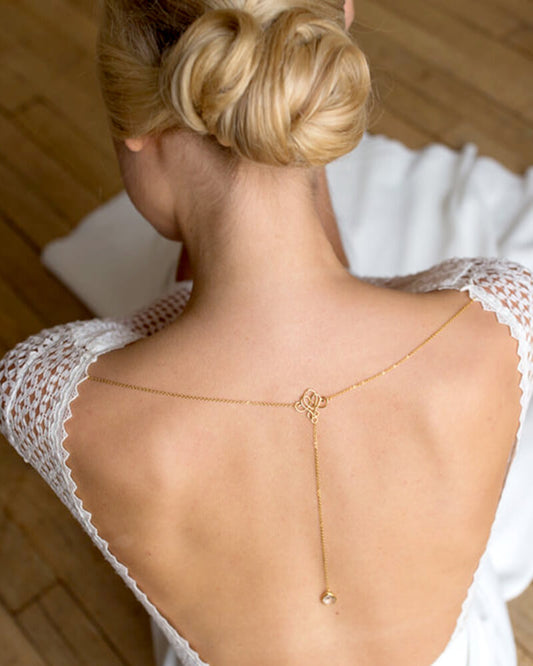 Bijou de dos Nila – pendentif cristal discret pour mariée