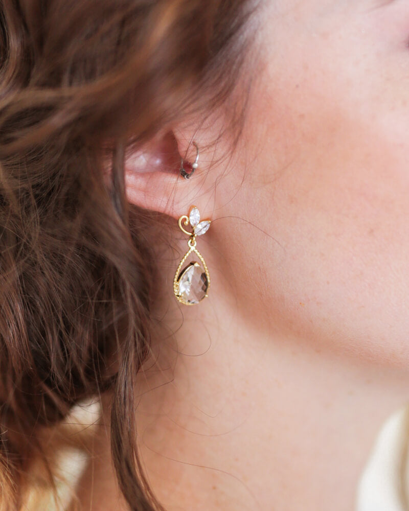Boucles d’oreilles mariage Catnys – bijou raffiné pour mariée