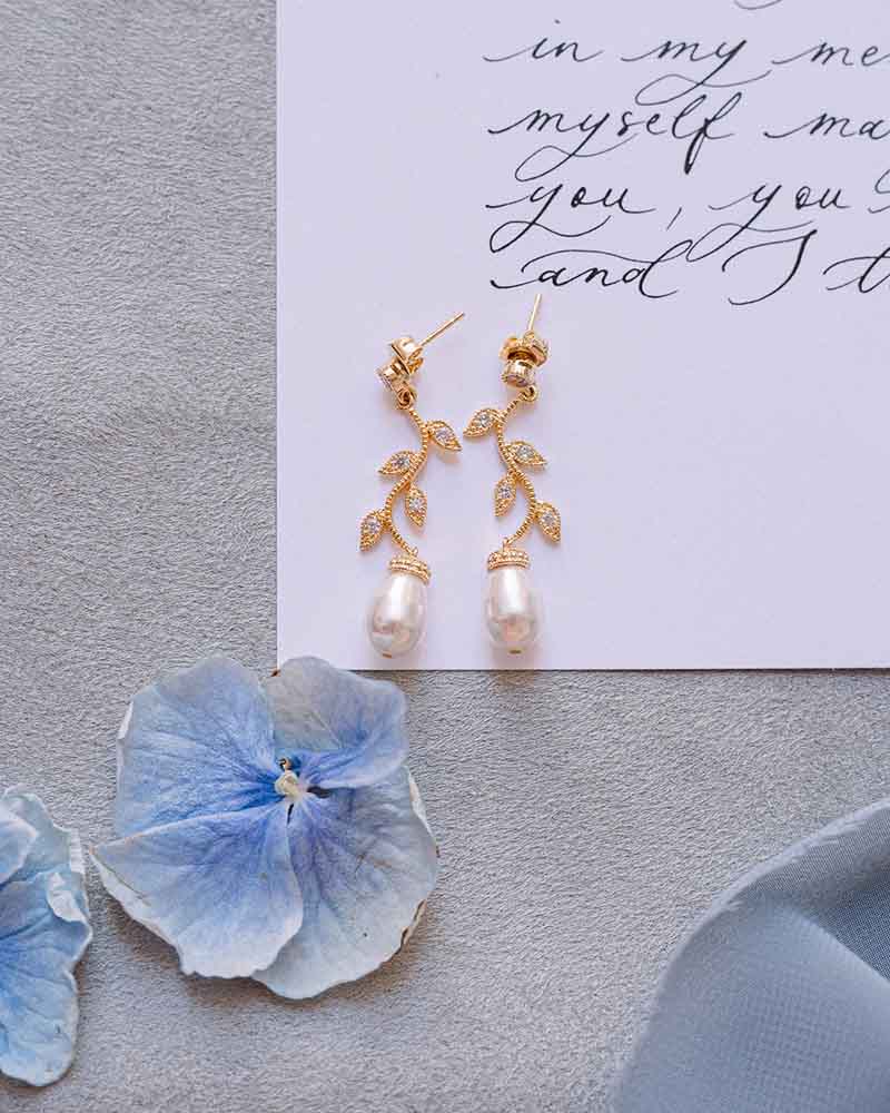 Boucles d’oreilles mariée Jalane – motif flocon, création française Atelier Sarah Aime