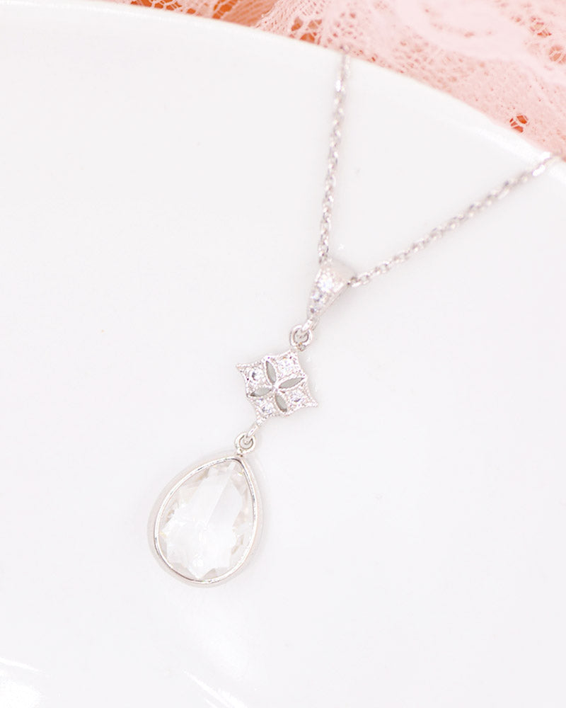 Bijoux mariage goutte - Atelier Sarah Aime. Loubna collier goutte