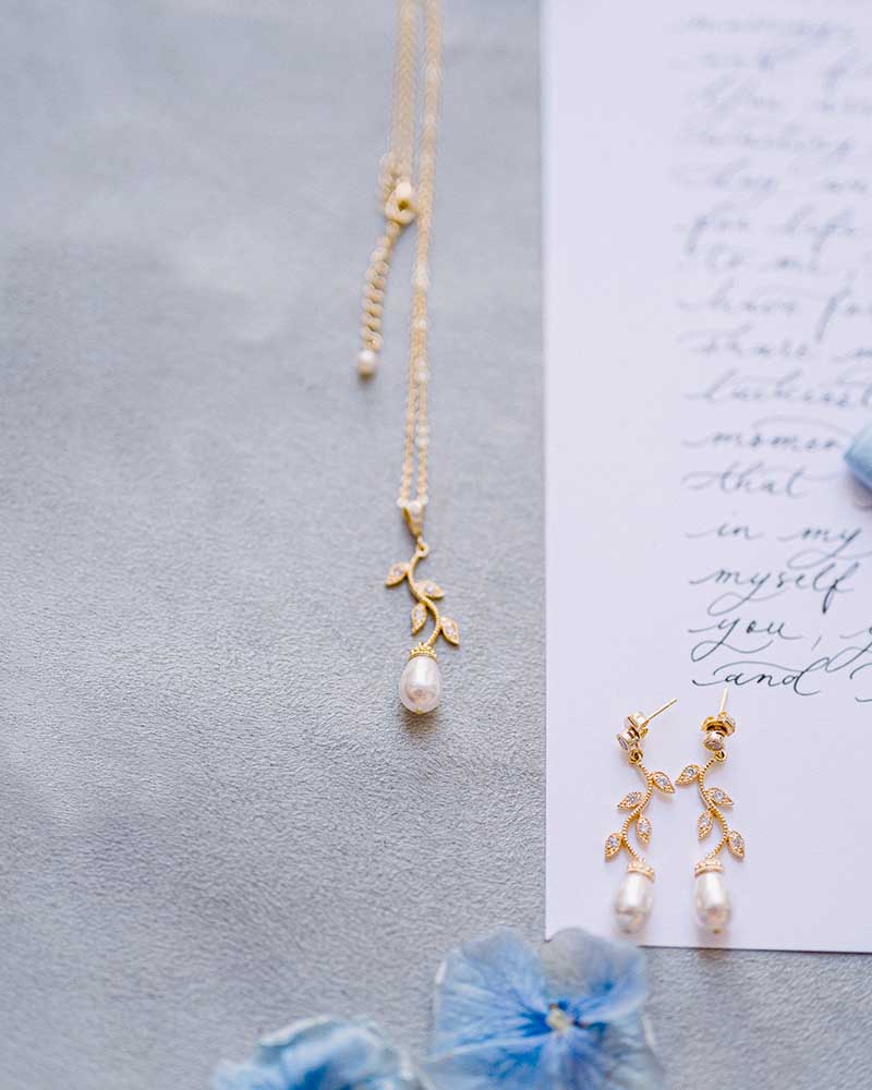 Boucles d’oreilles mariée Jalane – motif flocon, création française Atelier Sarah Aime