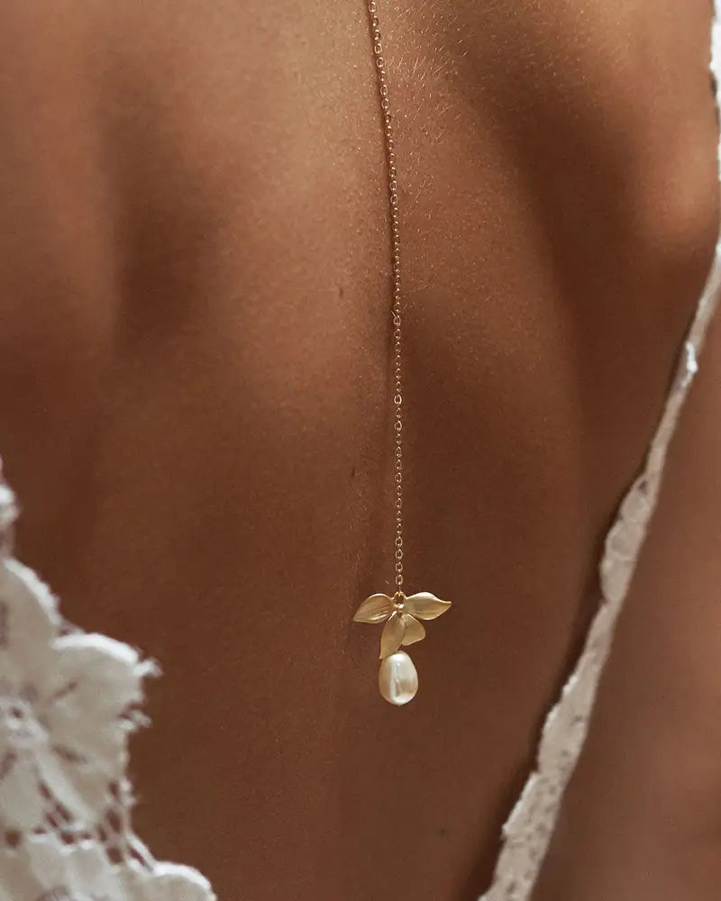 Collier de dos orchidée mariée -Atelier Sarah Aime