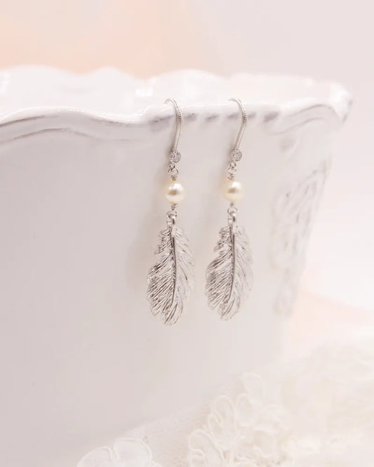 Clyde – Boucles d’Oreilles Mariée Plumes & Perles