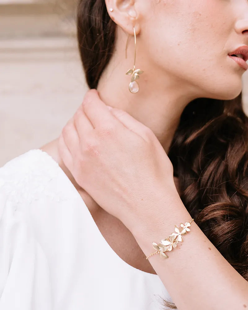 Bracelet mariée Synthia doré – Bijou mariée orchidée - Atelier Sarah Aime

