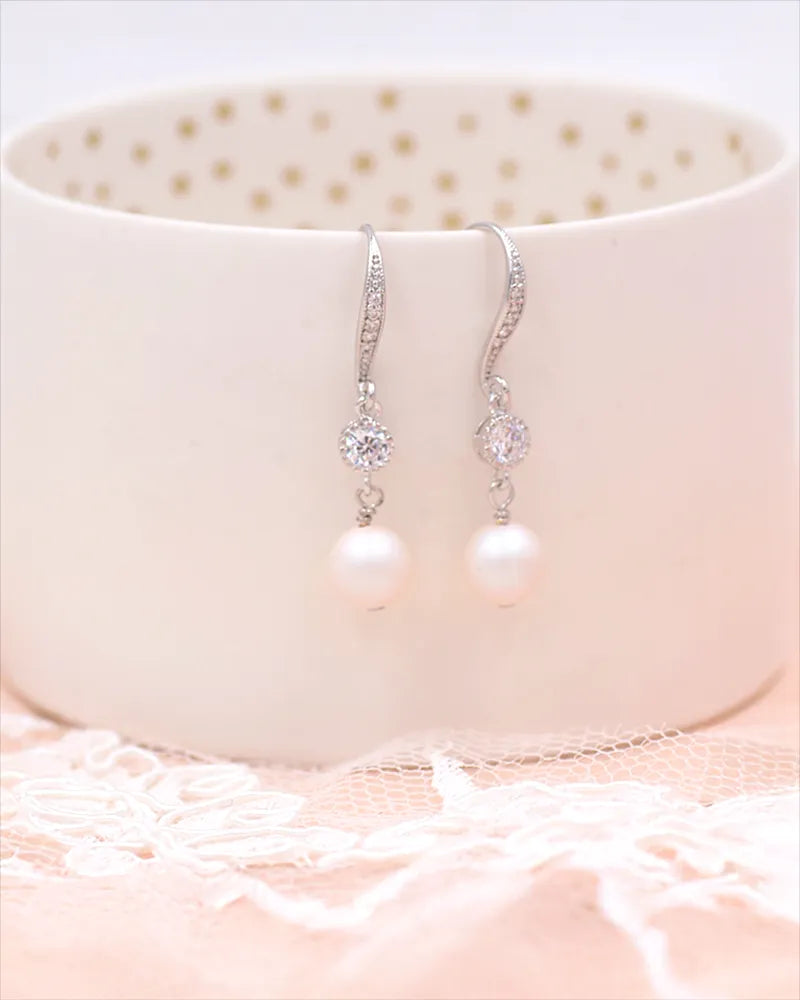 Boucles d’oreilles mariage perle  blanc irisé– bijou raffiné pour mariée
