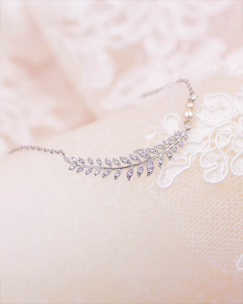 Bracelet de mariée Elawan – perles nacrées ivoire sur chaîne fine pour mariage raffiné