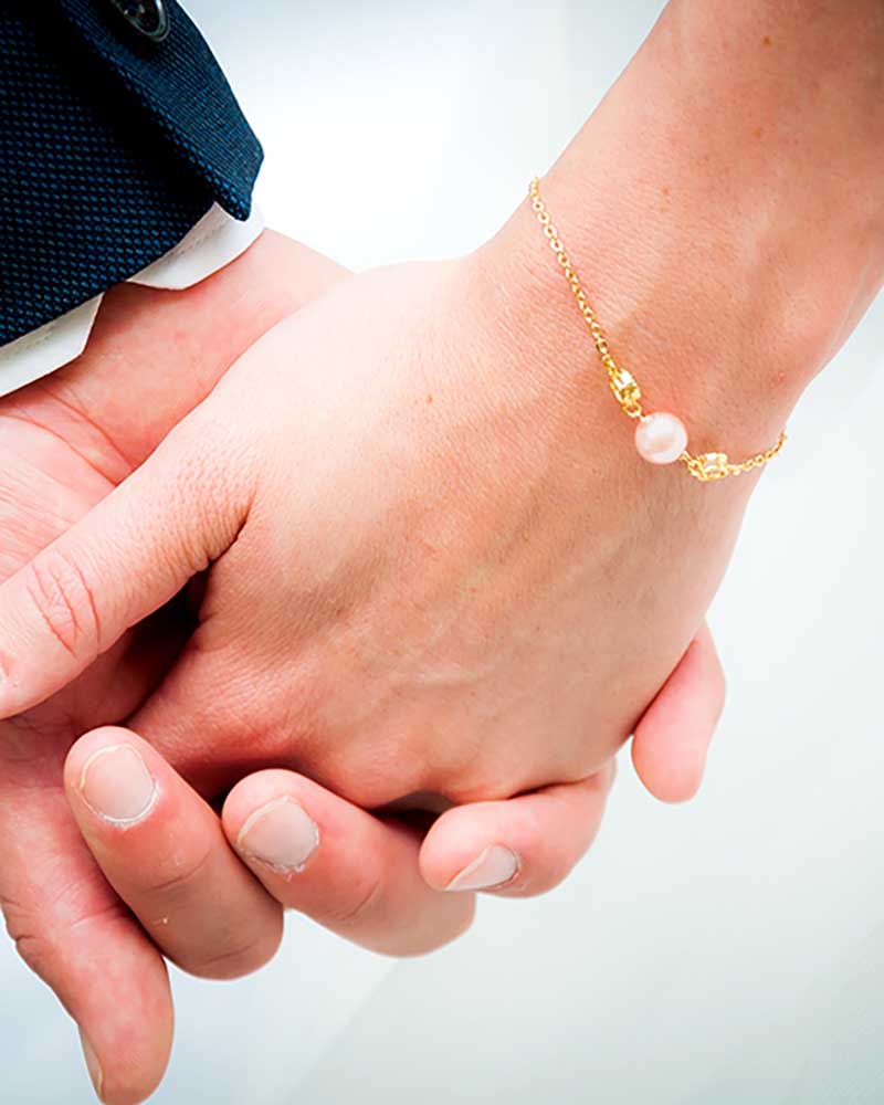 Bracelet de mariée Manohe – perles nacrées ivoire pour poignet mariage élégant


