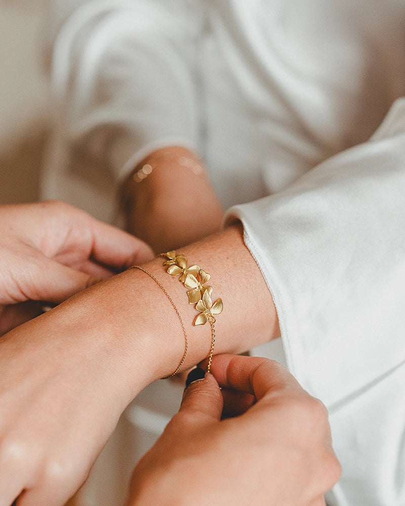 Bracelet mariée Synthia Fleur – Bijou mariée orchidée - Atelier Sarah Aime

