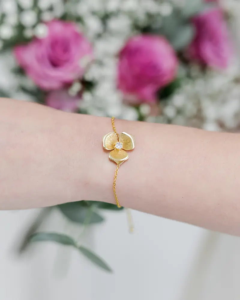 Bracelet de mariée Maceline –  Bijou mariée fleur fin avec cristal pour mariage élégant

