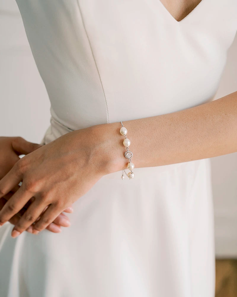 Elise – Bracelet Mariée Perle Nacrée et Strass