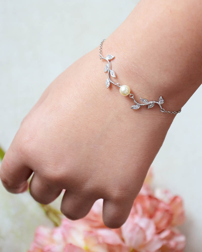 Bracelet de mariée Jalane – perle nacrée ivoire pour poignet mariage raffiné
