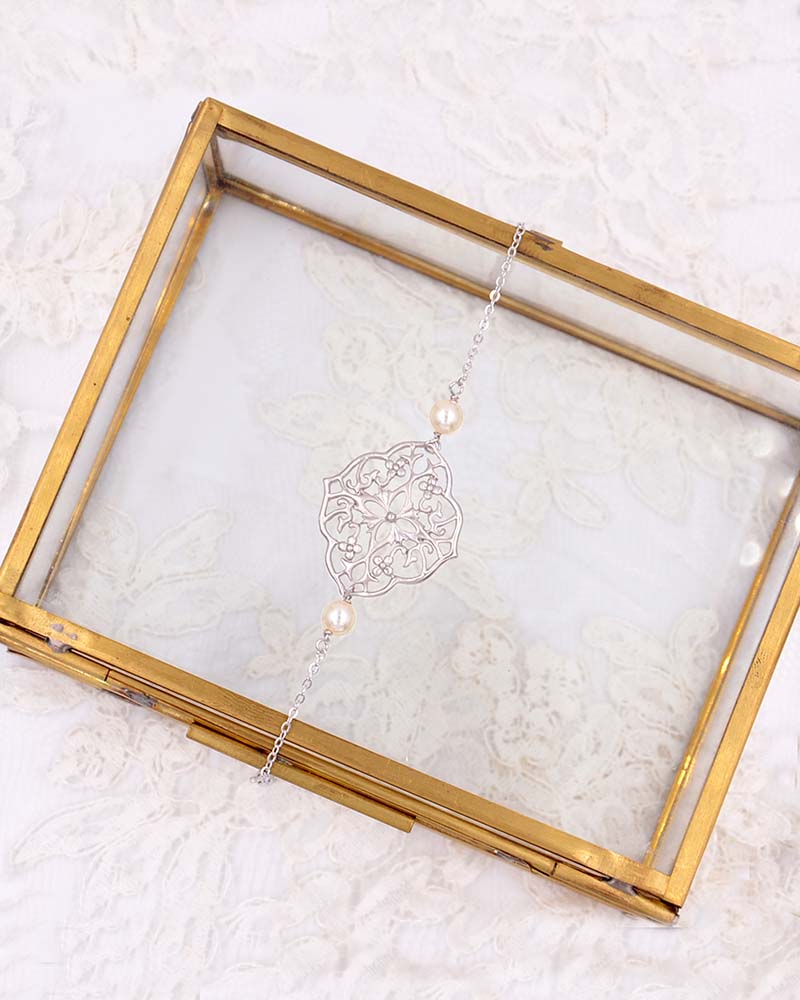 Bracelet de mariée Eliott – perles nacrées ivoire pour un poignet élégant
