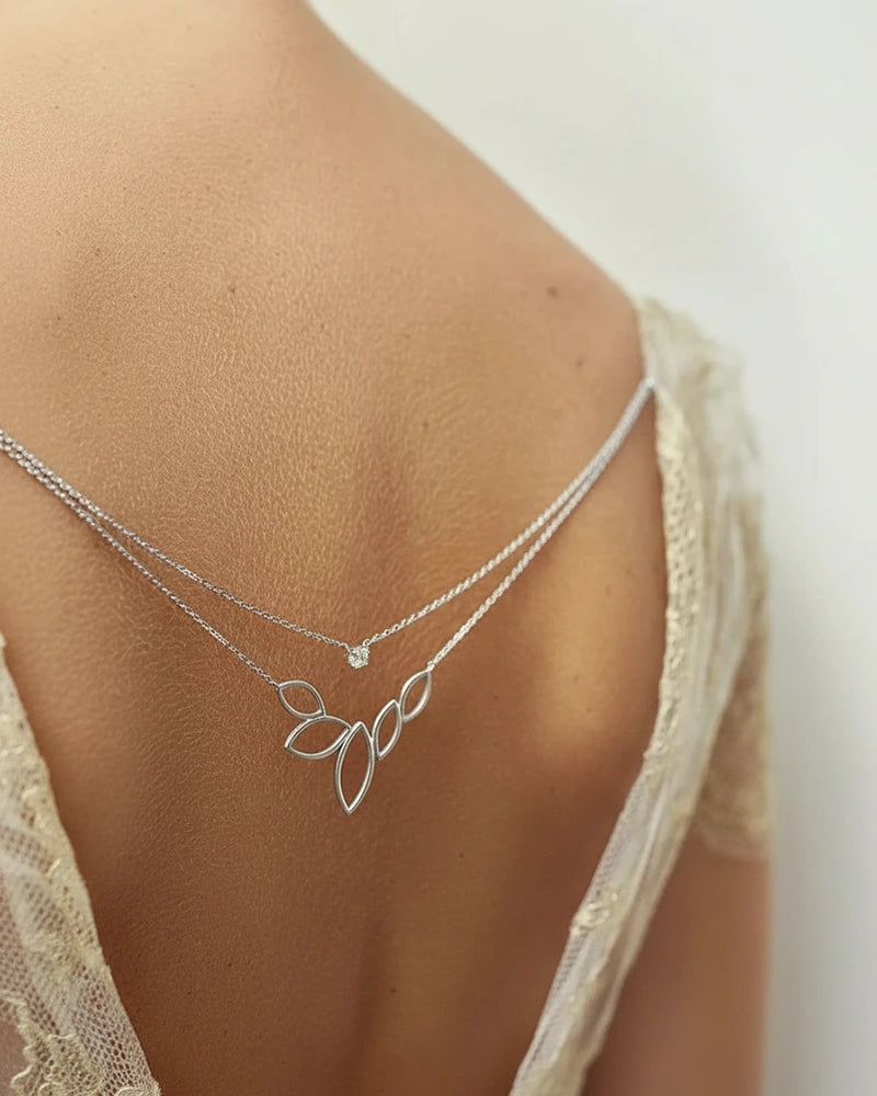 Bijou de dos Leandra porté sur robe de mariée dos nu- Bijou a coudre