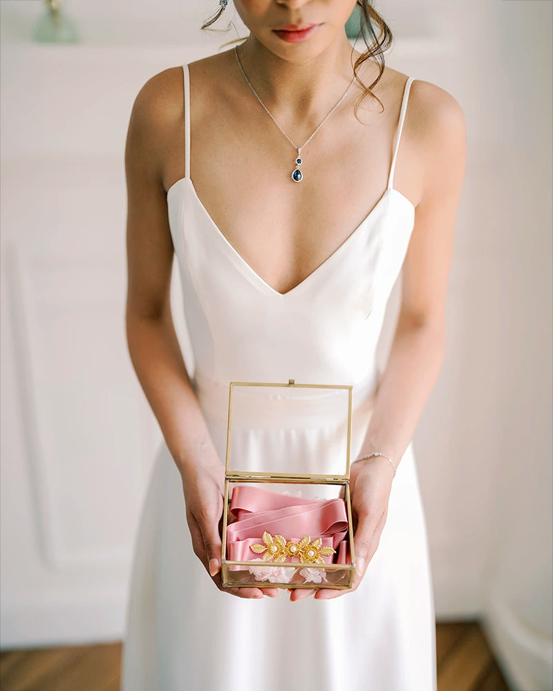 Ceinture de mariée Leavy – motif floral doré sur ruban  vieux rose
