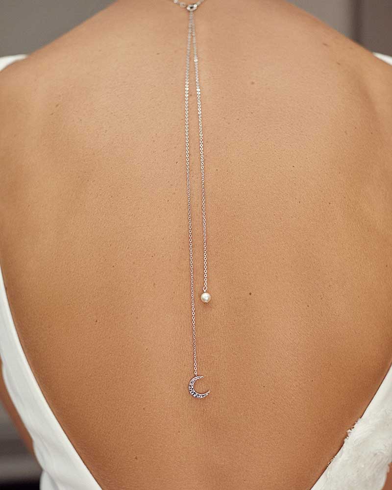 Bijou de dos Luna – perles et lune pour robe de mariée


