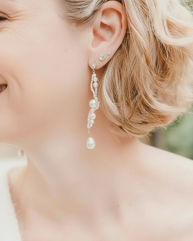 Boucles d’oreilles de mariée en perles Ondine portées – bijoux mariage élégants et légers