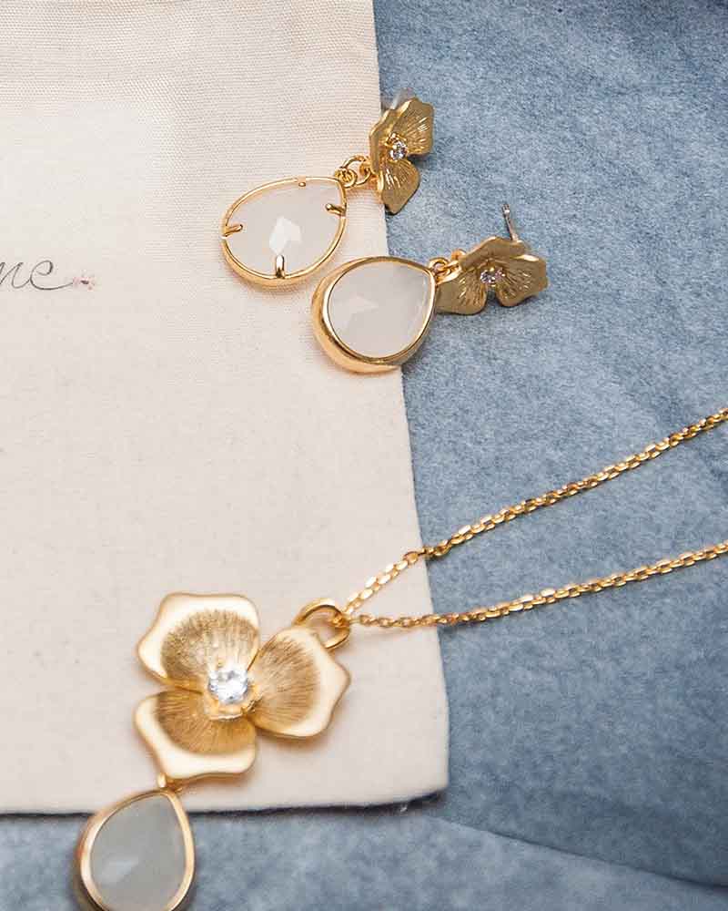 Collier mariée fleur - Atelier Sarah Aime 