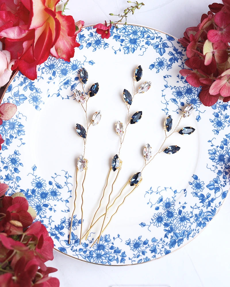 Pics à chignon mariage bleu - Atelier Sarah Aime