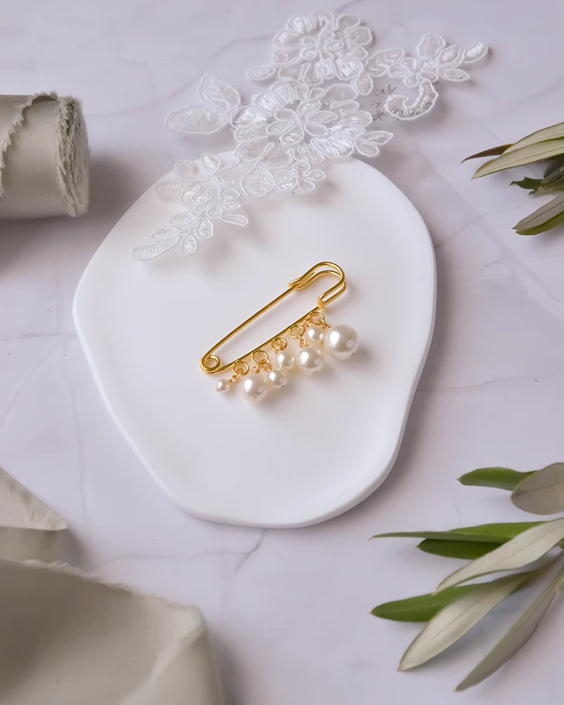 Attache traine mariée perles - Camille - Atelier Sarah Aime
