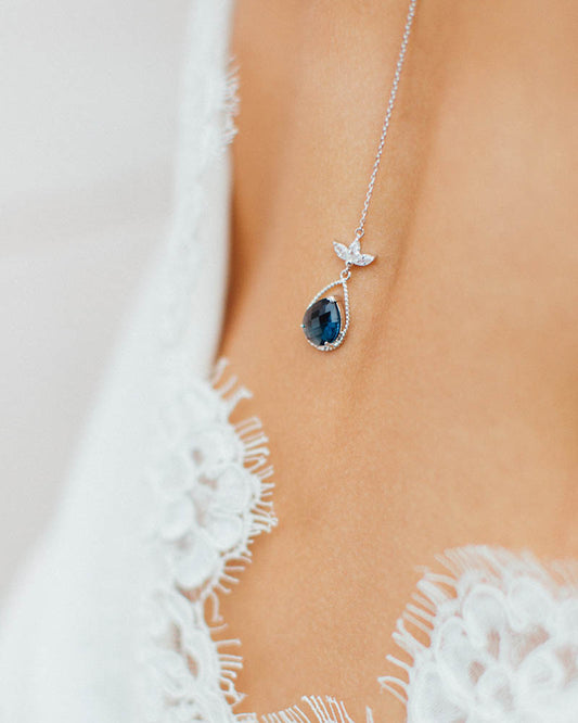 Bijou de dos Catnys avec pierre bleue – création française Atelier Sarah Aime