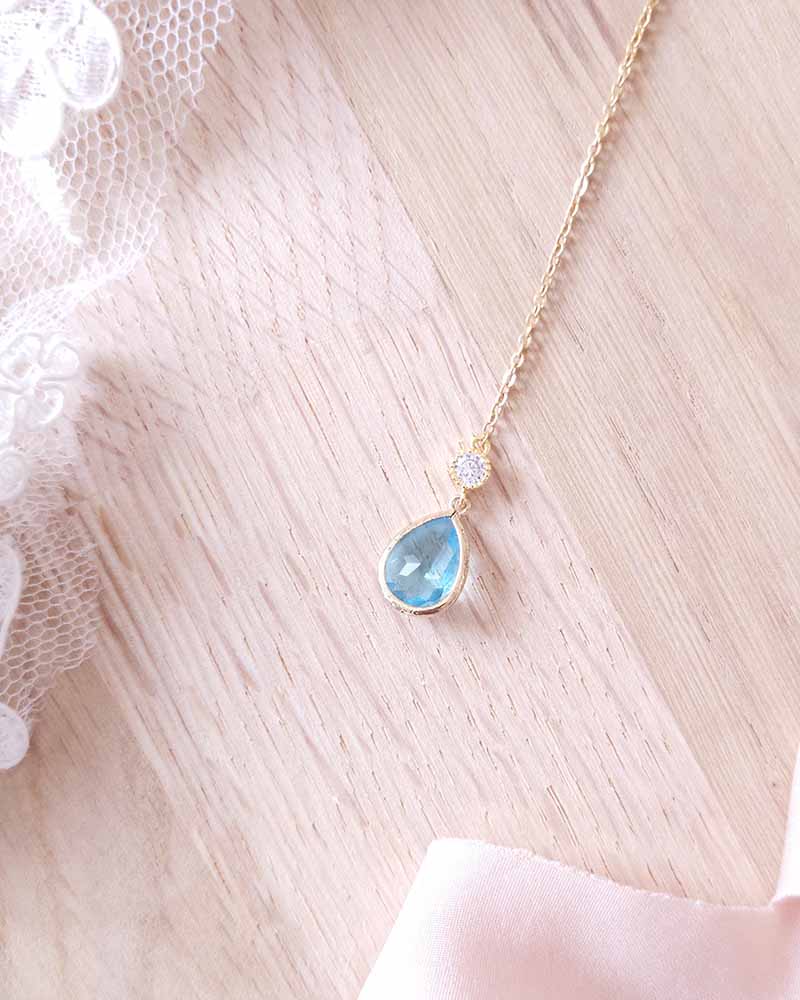 Bijou de dos Gepsy – pendentif bleu ciel élégant pour robe dos nu

