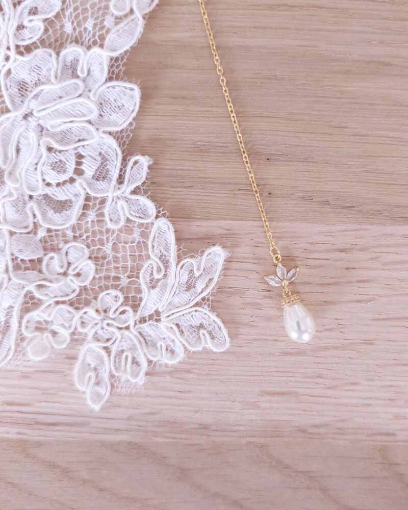 Bijou de dos Kate avec perle et cristal – création française Atelier Sarah Aime
