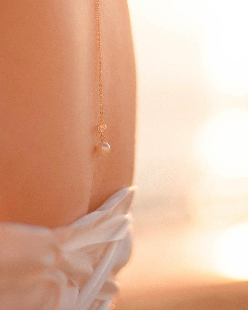 Collier de dos Manohe – bijou perles et cristaux pour robe dos nu mariée
