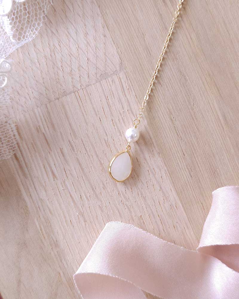 Genny – Bijou de Dos Mariée Blanc Opale