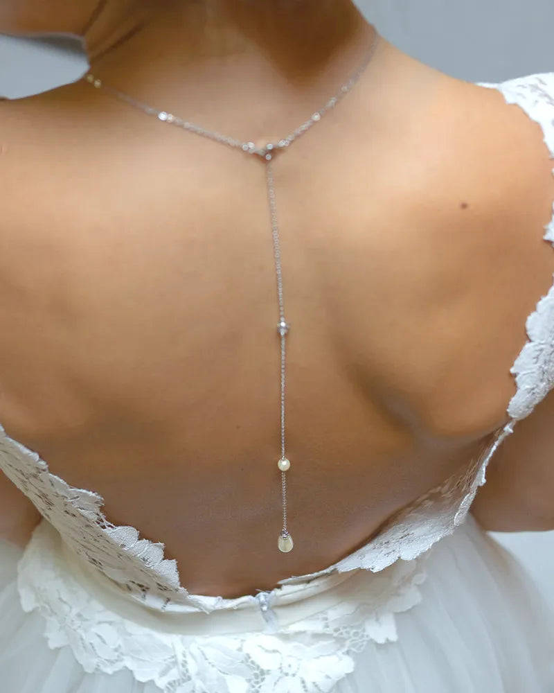 Bijou de dos Saya – perle et goutte cristal pour robe dos nu élégante

