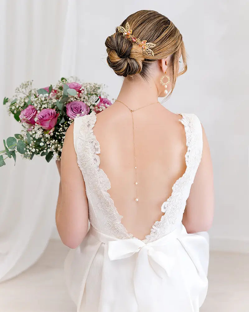 Bijou de dos pour collier de mariée – modèle Sophia, création française Atelier Sarah Aime
