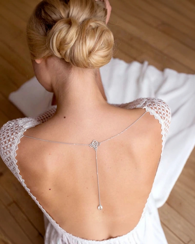 collier de dos argenté Nila – pendentif cristal discret pour mariée


