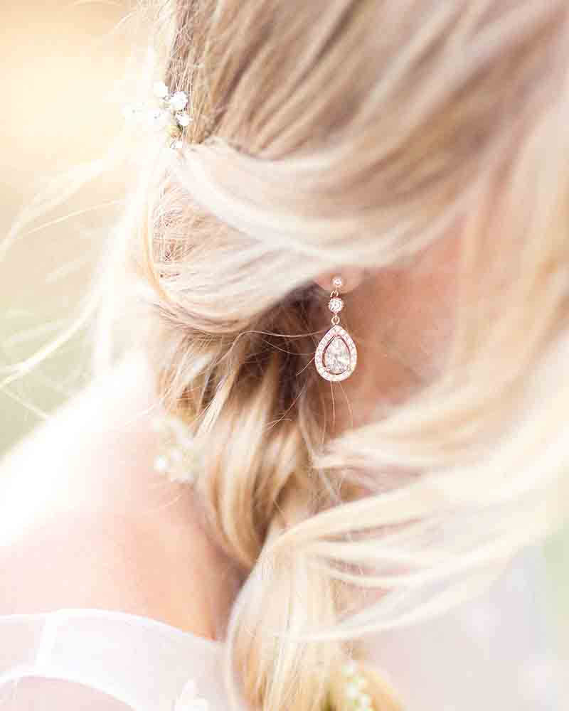 Boucles d’oreilles mariée Esmee – motif strass, création française Atelier Sarah Aime  