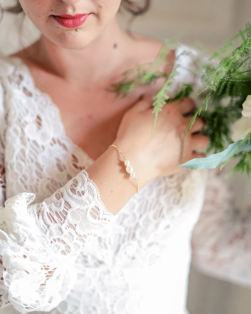 Bracelet de mariée Camillia – perles nacrées ivoire pour poignet élégant