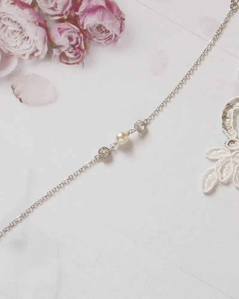 Bracelet de mariée Manohe – perles nacrées ivoire pour poignet mariage élégant