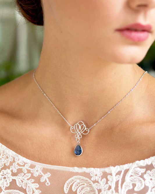 Collier de mariée Nila avec pierre bleue – création française Atelier Sarah Aime

