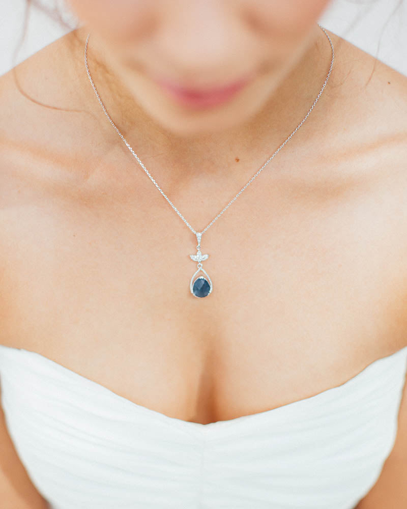 Collier Catnys Bleu argenté  papillon 