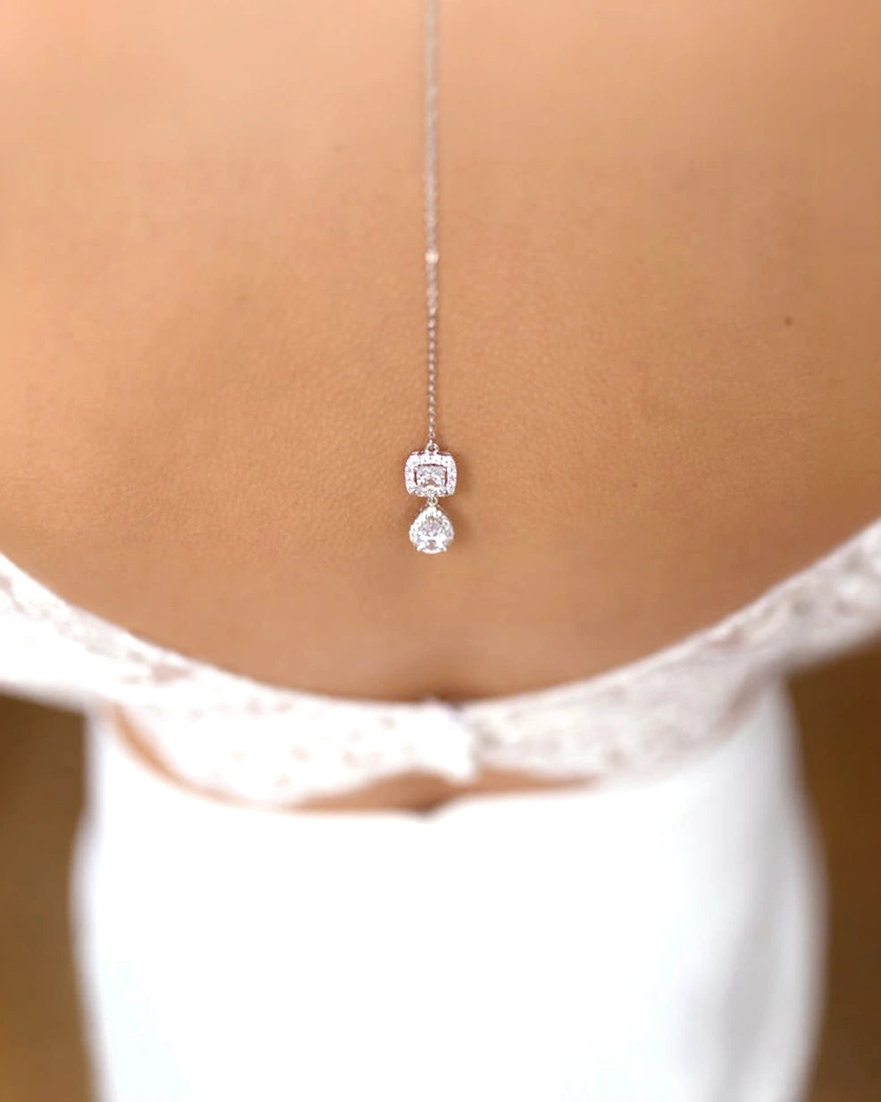 Colline – Bijou de dos strass