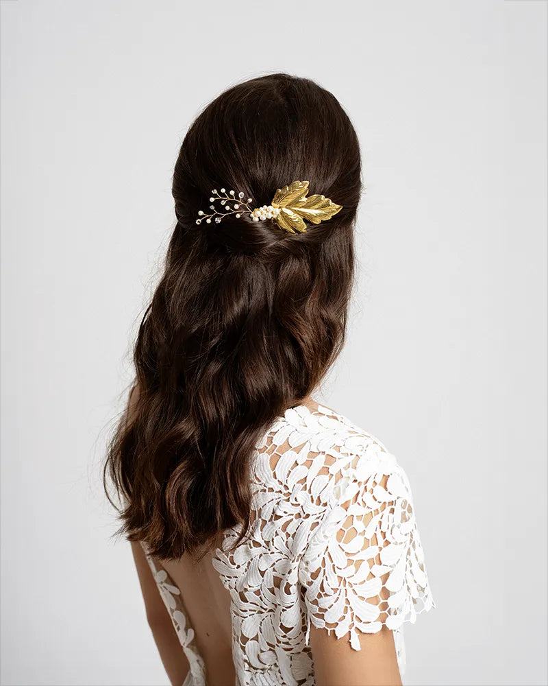 Peigne de mariée avec perles – modèle Éloïse, création artisanale Atelier Sarah Aime

