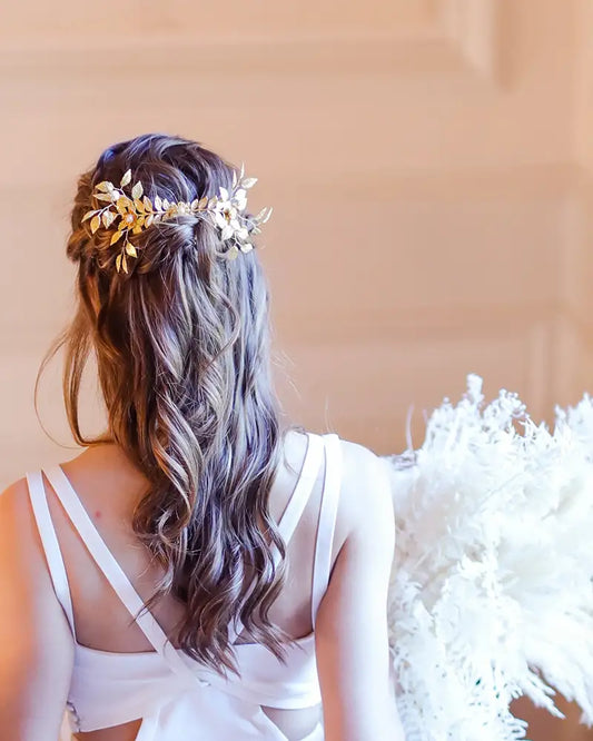 Peigne de mariée – modèle Maya, perles et fleurs, création artisanale Atelier Sarah Aime