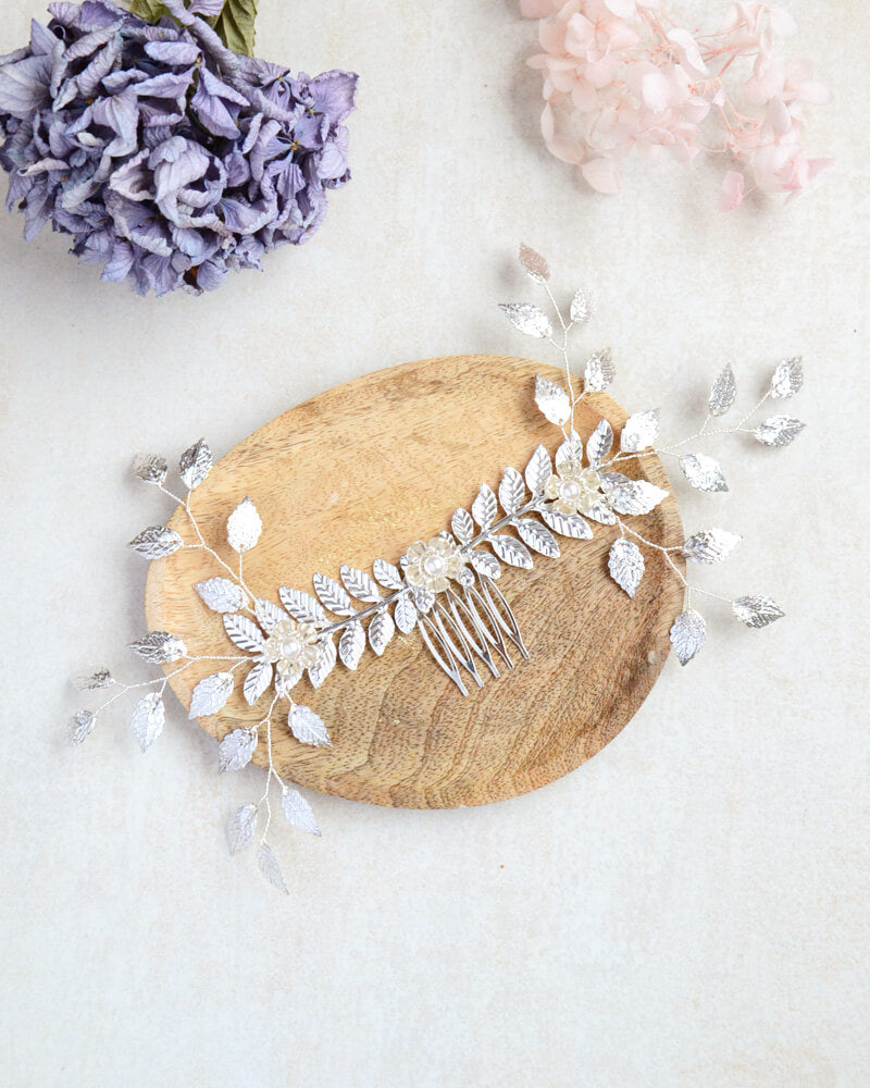 Peigne de mariée – modèle Maya, perles et fleurs argenté