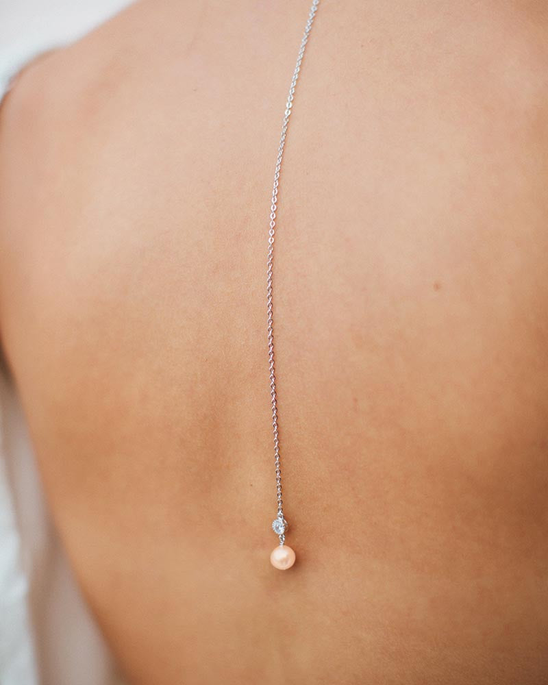 Collier de dos Manohe – bijou perles et cristaux pour robe dos nu mariée

