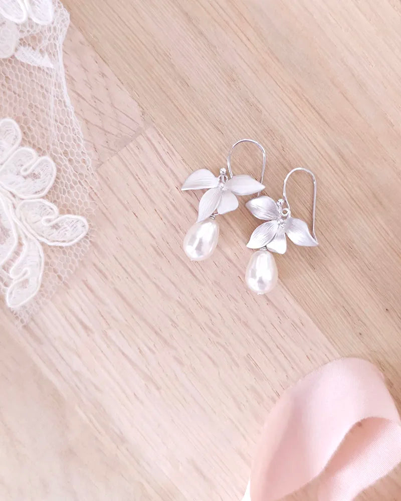 Boucles d’oreilles mariage orchidée Synthia – bijoux raffinés pour mariée