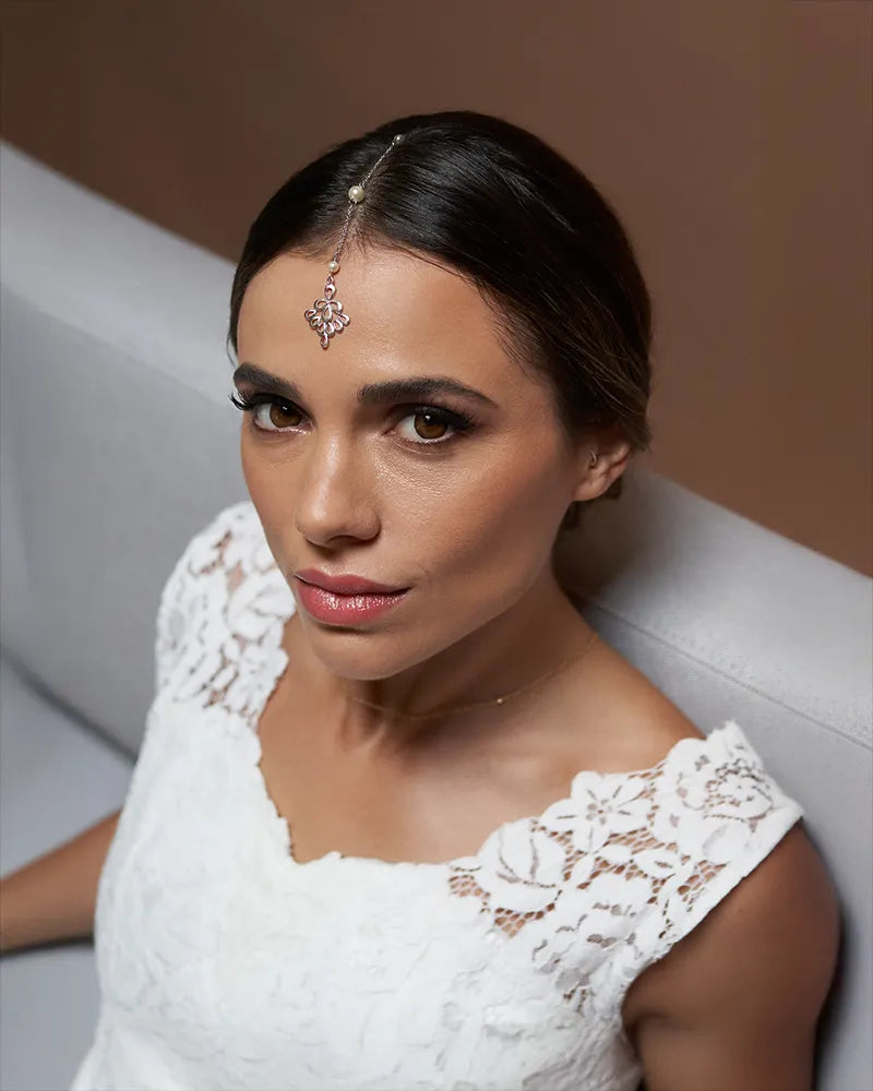 Bijou de cheveux type tikka – modèle Sadiva, création française Atelier Sarah Aime