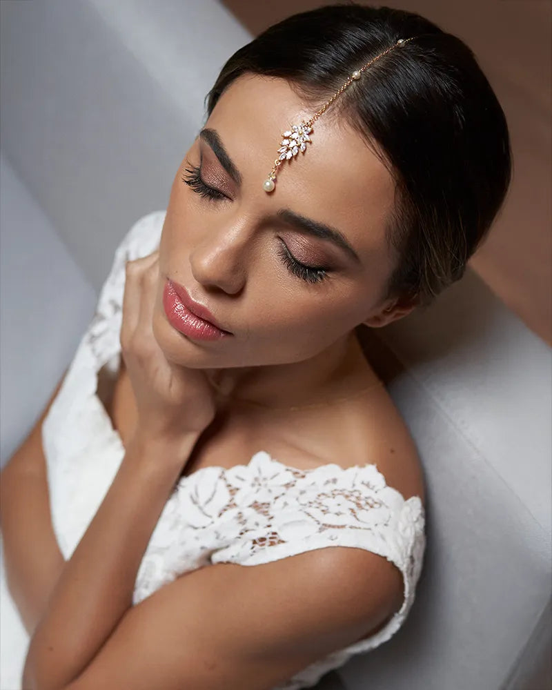 Bijou de cheveux de mariée façon tikka – modèle Souley, création artisanale Atelier Sarah Aime